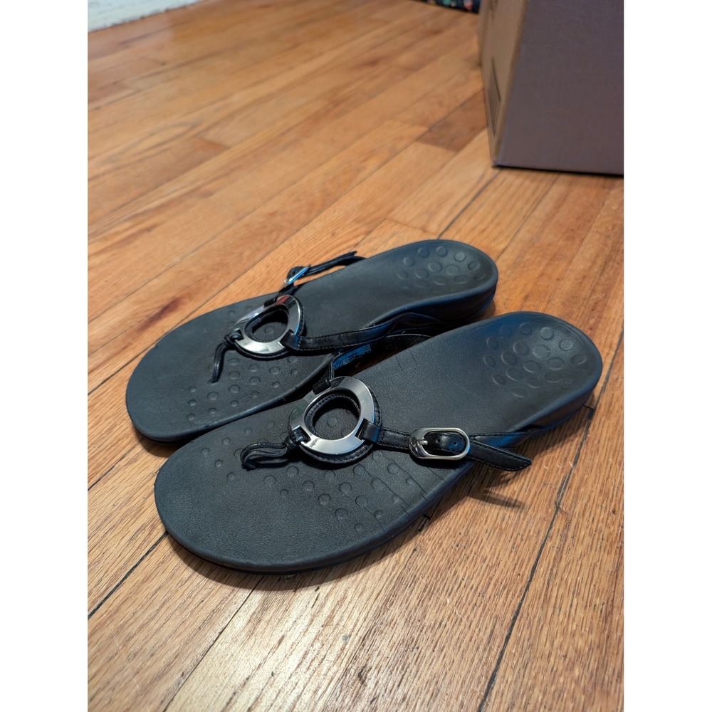 Vionic Karina Black Leather Thong Sandals Metal Ring Buckle Womens 10 Orthotic
